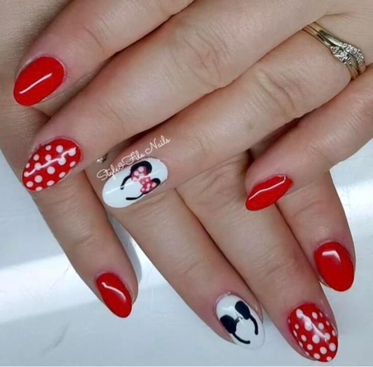 Style and File nails image 3