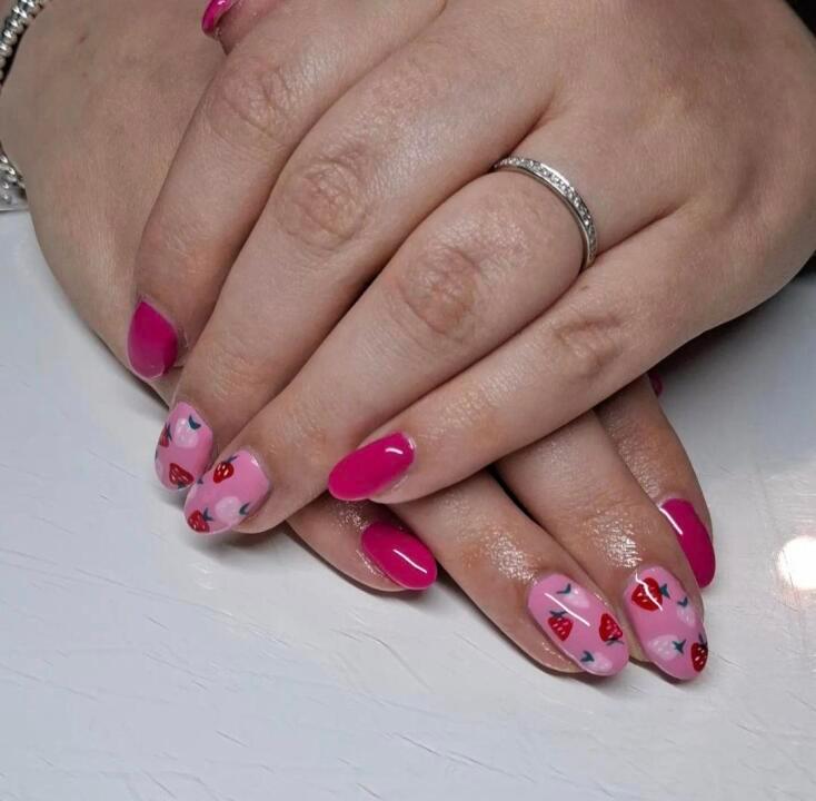 Style and File nails image 1